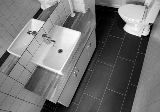 Sfaturi de amenajare pentru baile lungi si inguste - Cum obtii un design perfect cu o astfel de configuratie?
