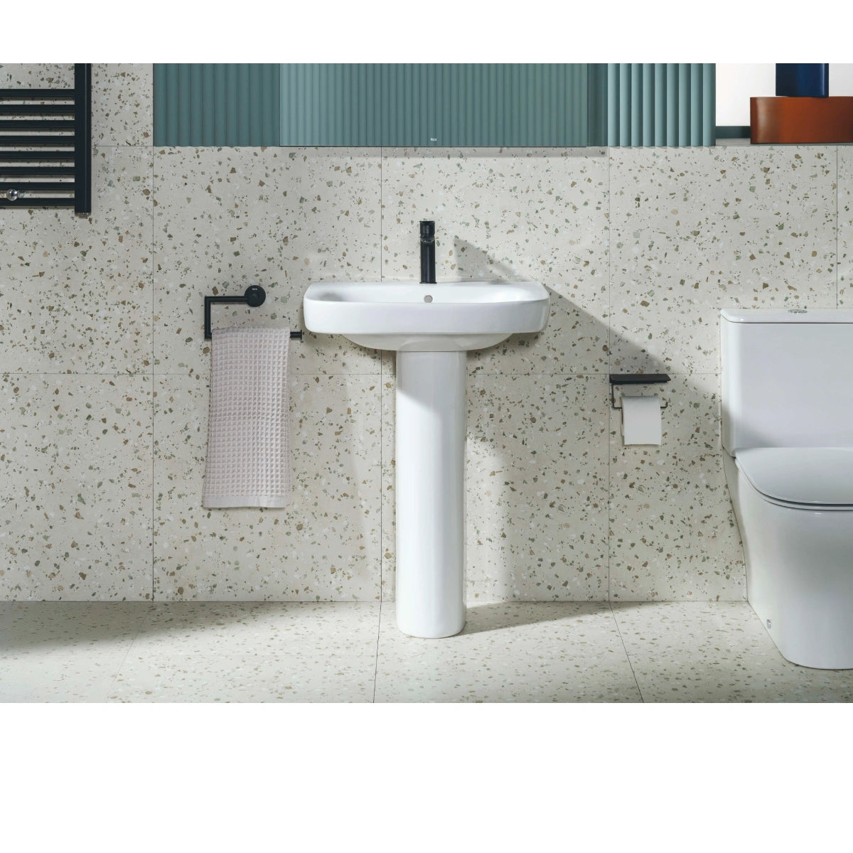 Vas WC pe pardoseala Roca Optica Rimless Vortex 37x63 cm lipit de perete, evacuare orizontala sau verticala